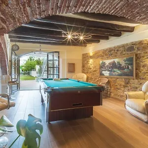 Newly Renovated Large With Garden , Castellón de Ampurias España